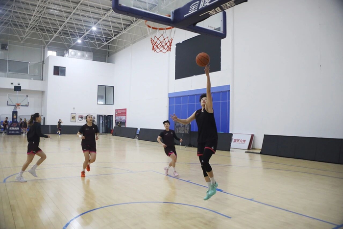 篮球之约庆元宵！武汉盛帆女篮球迷开放日温馨满满|球队|球员|活动|训练_新浪体育_新浪新闻