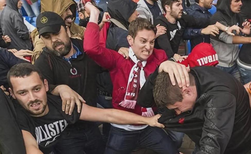 英国“足球流氓”往事