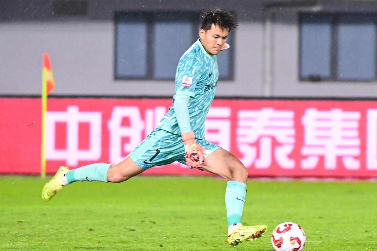 bob半岛-没拿到最佳，李昊一句话显大将之风，王钰栋却把自己推上风口浪尖